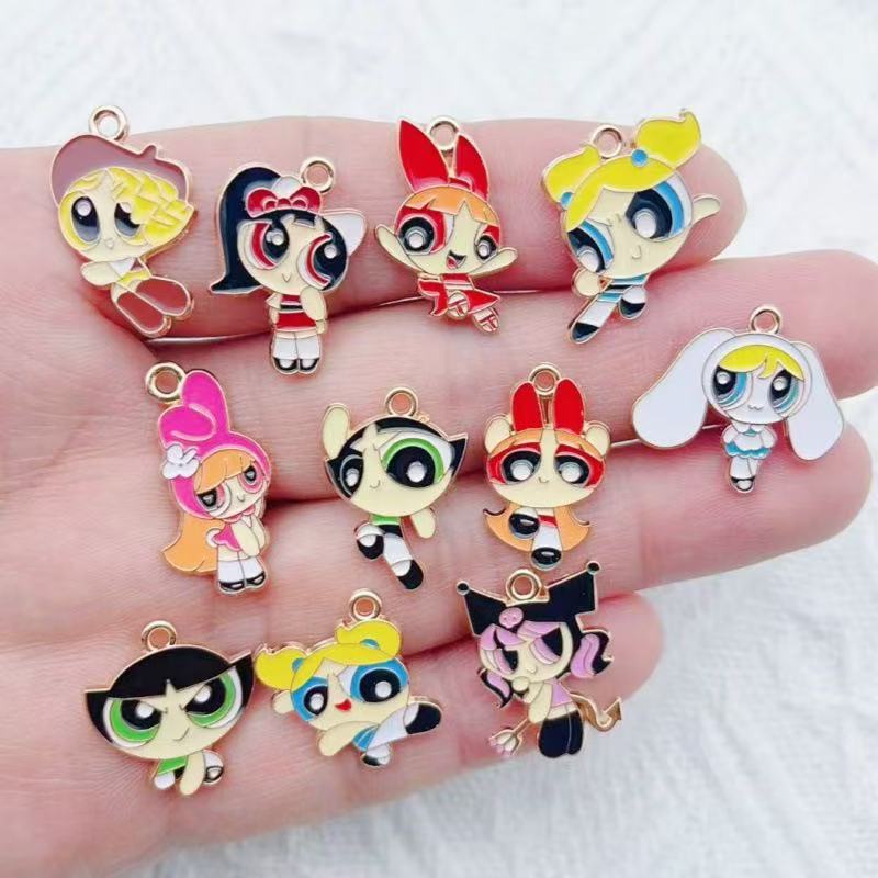 Party Games Girls - จี้รูปการ์ตูนสาวน้อยเคลือบน้ำมัน 10 ชิ้น ทำจากโลหะผสม สำหรับทำเครื่องประดับ DIY